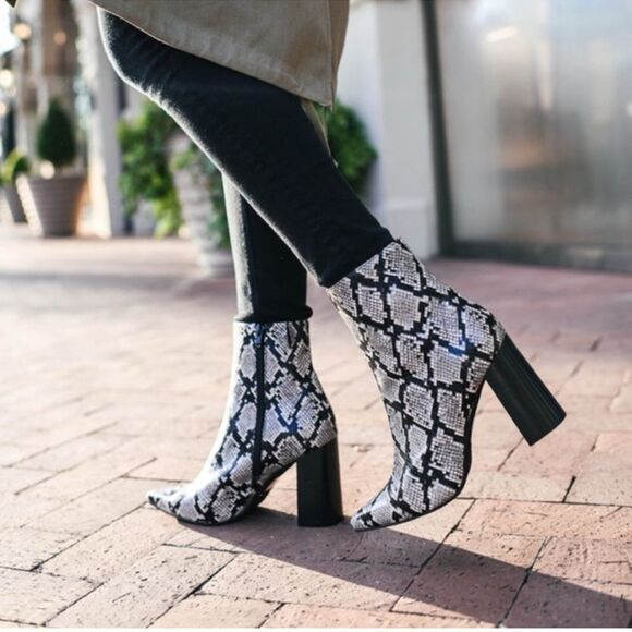 Jeffrey Campbell Raven Snake Print Heel Booties Size 8,5 M - Picture 2 of 9